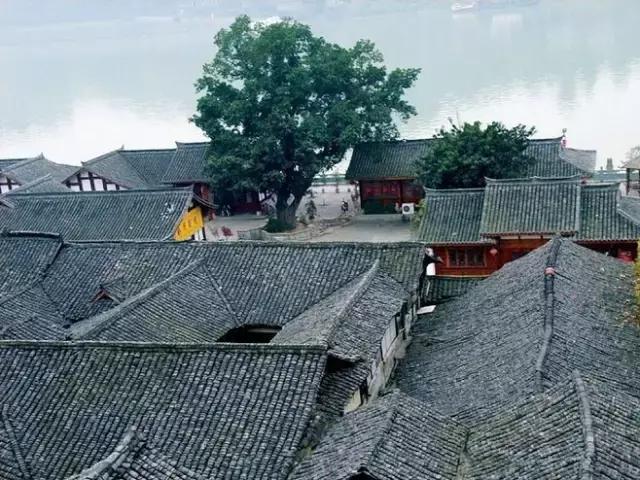 青瓦灰墻，高瓴飛檐，處處消磨時(shí)光