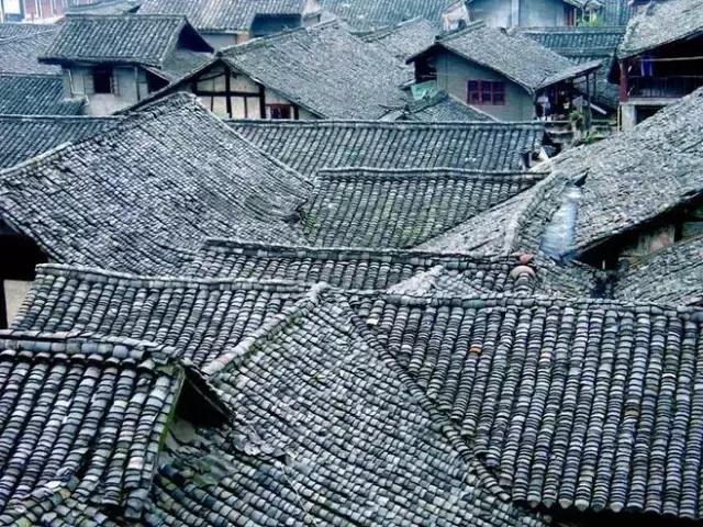 青瓦灰墻，高瓴飛檐，處處消磨時(shí)光