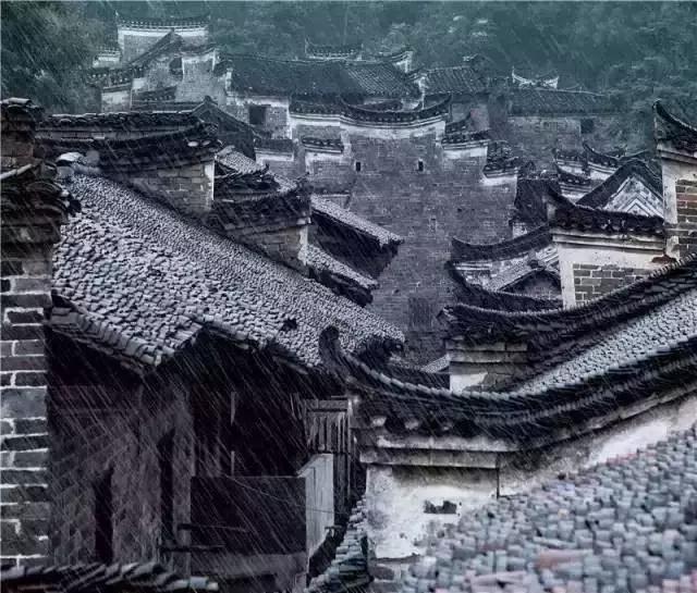 青瓦灰墻，高瓴飛檐，處處消磨時(shí)光