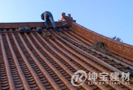 農(nóng)村屋頂蓋琉璃瓦的坡度多少？多少錢一塊？安裝步驟是什么？